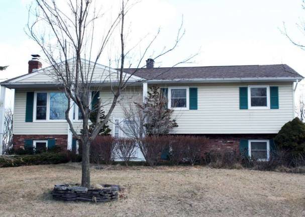 Find your new home near the end of a cul-de-sac in Warwick Find your new home near the end of a cul-de-sac in Warwick
