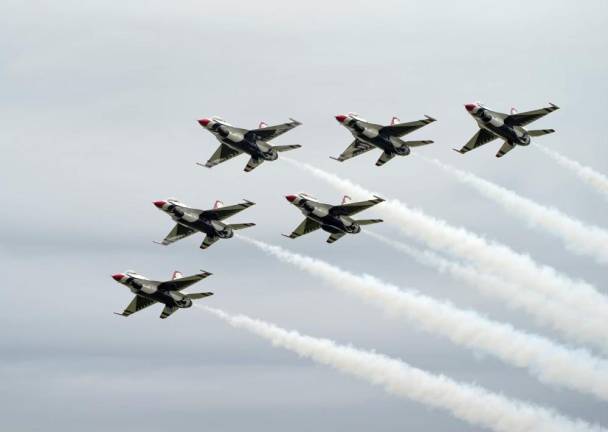 U.S. Air Force Thunderbirds jet demonstration squadron at 2021 New York Air Show.