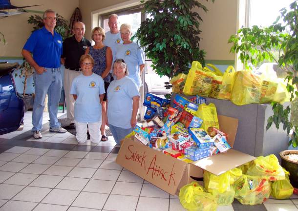 Organization raises $5,700 during ‘Backpack Snack Attack Back to School Month’ Photo by Roger Gavan ShopRite and Leo Kaytes Ford partnered four days in August in events where customers purchased items to fill a Ford truck parked in front of the supermarket with more than $500 in grocery donations. Front from left, Shirley Puett, director of Backpack Snack Attack and volunteer Paulette Wilk-Rudy. Rear from left, Leo R. Kaytes, president of Leo Kaytes Ford; CEO Leo Kaytes, Back Pack Snack Attack volunteer Linda Stephan, volunteer Len Singer and treasurer Linda Kurtz.
