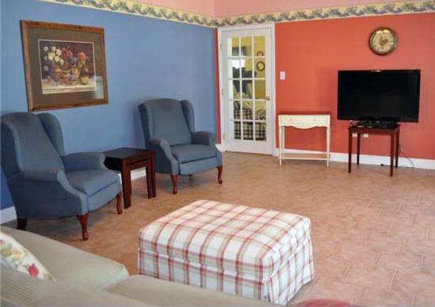 This federal style colonial leaves an impression This federal style colonial leaves an impression