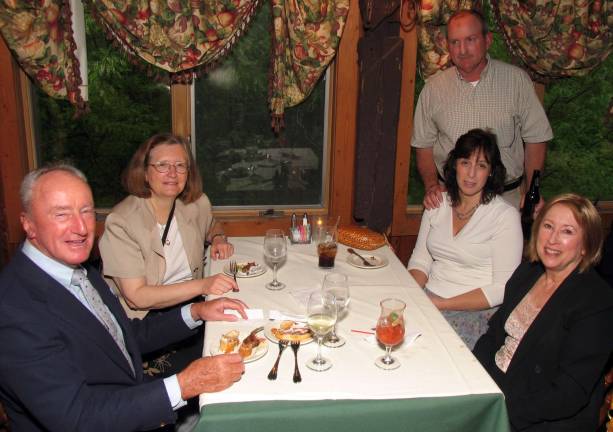 St. Stephen’s Educational Trust hosts seventeenth annual cocktail party Photos by Roger Gavan. Clockwise from left, Joe DeBold, Joan Connolly, Jerry DeBold and his wife, Roseann, and Town of Warwick Justice Nancy D'Angelo. Additional photos can be found online at warwickadvertiser.com.