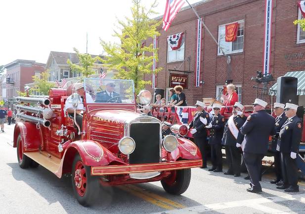 Early fire pparatus used by the Warwick Fire Department.