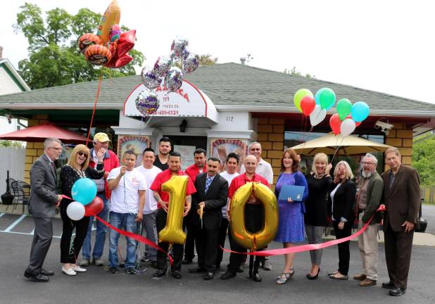 El Azteca Restaurant celebrates tenth anniversary Photo by Roger Gavan On May 24, town and village officials and members of the Florida and Warwick Valley Chambers of Commerce joined owner Bernardino Morales (center) and his staff to celebrate the tenth anniversary of El Azteca II Mexican restaurant at 117 South Main St. in the Village of Florida.