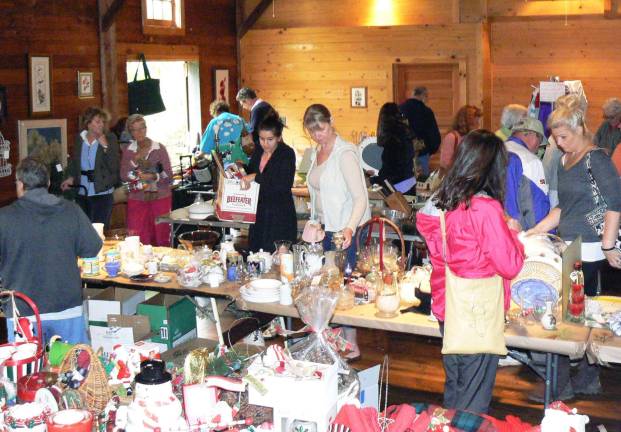 Warwick Valley Gardeners barn sale raises $4,150 Provided photo The annual Barn Sale, sponsored by the Warwick Valley Gardeners, was held at Stone Bridge Station, just off Wisner Road, on Saturday and Sunday, Sept. 29-30. The event raised more than $4,000.