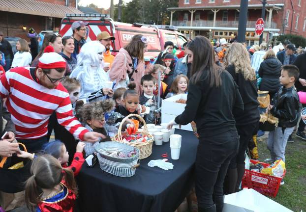 Annual Lions Club and Village of Warwick Halloween Parade draws 1,200 witches, goblins and other assorted characters The marchers headed down Main Street to Railroad Avenue for a costume contest and Halloween treats.