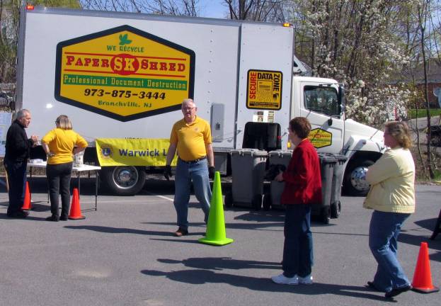 Warwick’s Operation Clean Sweep another huge success In addition to the road clean-up, The Warwick Lions Club hosted a shredding truck, at its own expense, for the benefit of local residents. Approximately 10,000 pounds of documents were shredded. Additional photos can be found online at warwickadvertiser.com.