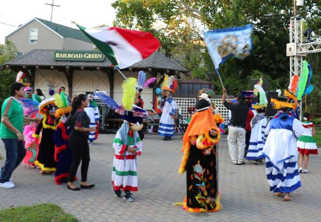 Bienvenidos Traditional Mexican music and dance performances followed the speeches and the awards ceremony.