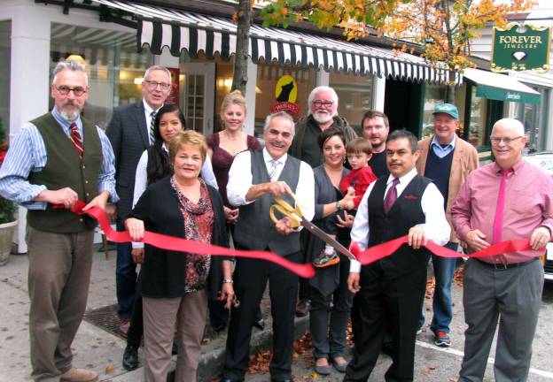 Wolfies of Warwick opens grandly Photo by Roger Gavan On Nov. 5, Mayor Michael Newhard (far left), Warwick Valley Chamber of Commerce President Doug Stage (far right) and members of the Chamber Board of Directors joined Moshe Schwartzberg (center), his family, staff and friends for the grand opening of Wolfies of Warwick.