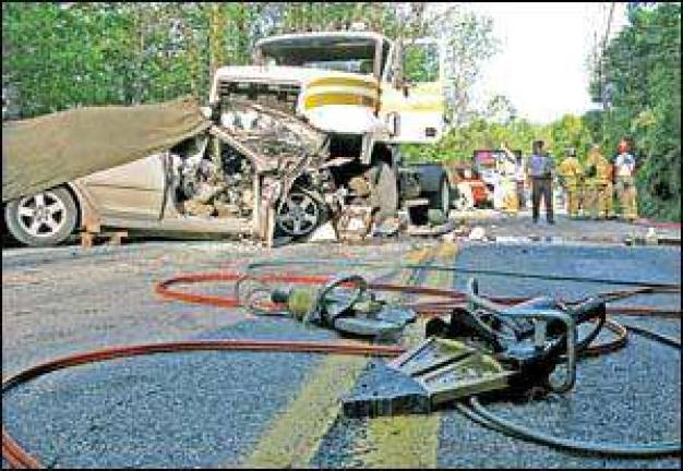 Police investigate fatal crash in Warwick Police investigate fatal crash in Warwick