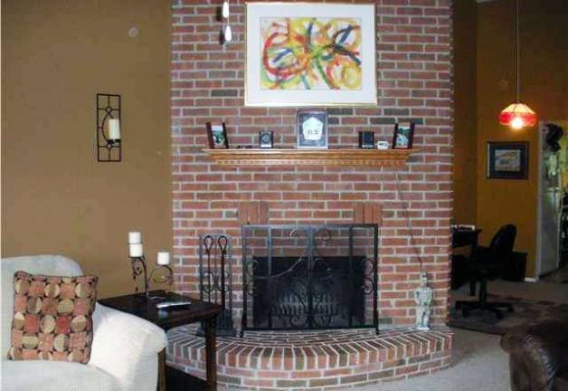 Downside to a simpler life with this affordable condominium in Homestead Village Downside to a simpler life with this affordable condominium in Homestead Village