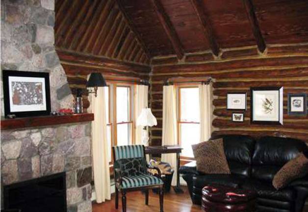 Charming log cabin offers year-round comfort, plus private beach on GWL Charming log cabin offers year-round comfort, plus private beach on GWL