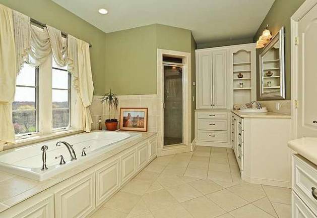 This Kings Ridge Road property is a home fit for royalty This Kings Ridge Road property is a home fit for royalty