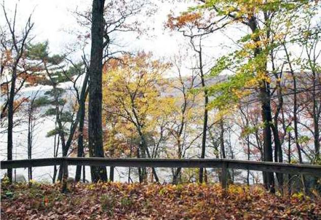 Charming log cabin offers year-round comfort, plus private beach on GWL Charming log cabin offers year-round comfort, plus private beach on GWL