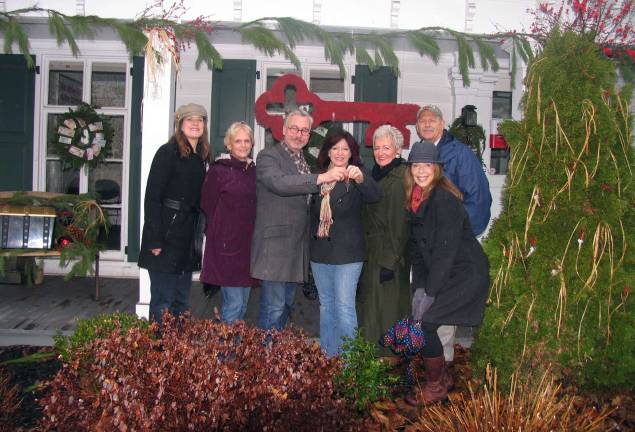 New holiday tradition takes hold in Warwick Third Place: Key Bank. From left, Judges Jen OþÄôConnor, Jane Madis, Mayor Michael Newhard, Branch Manager Tina Buck, Judges Sue Filingeri, Bill Signor and Jacqueline Johndrow.
