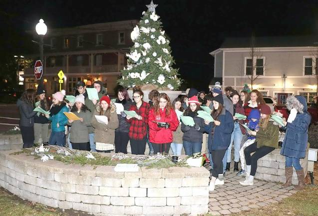 The ceremony began with traditional Christmas carols like Jingle Bells and Silent Night sung by members of the Meistersingers and Treble Choir.