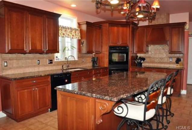 This federal style colonial leaves an impression This federal style colonial leaves an impression