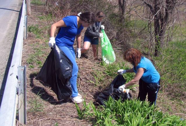 Warwick’s Operation Clean Sweep another huge success A group of associates with Veridian, a green energy company, organized a clean-up of Sanfordville Road. Clockwise from left, Mary Christen, her daughter Claire, 12, and Samantha Norvaed, 13.