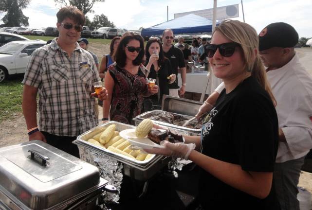 Pennings’ Brew Fest grows in its second year Chumley's BBQ serves up rotisserie chicken, ribs, Pennings' sweet corn and sides for festival participants.