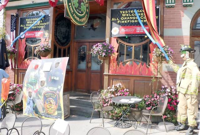 Many of the downtown Warwick businesses had decorated their storefronts to welcome all the Orange County firefighters. Yesterday’s restaurant, for example, decorated and even provided curbside seating for its patrons.