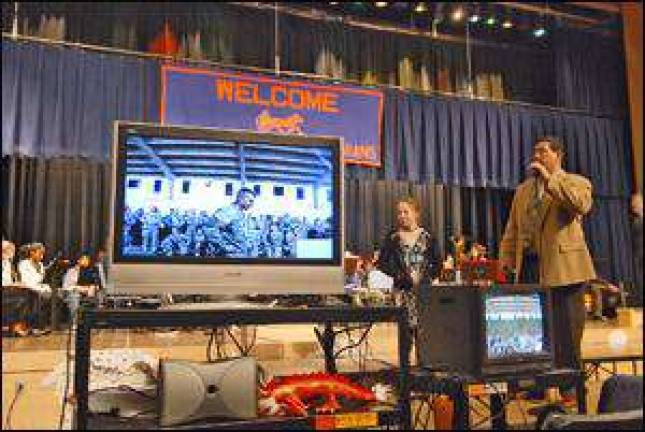 Students perform Songs for the Troops' in real time Students perform Songs for the Troops' in real time