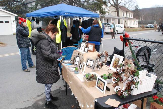 Greenwood Lake welcomes the holidays Greenwood Lake welcomes the holidays