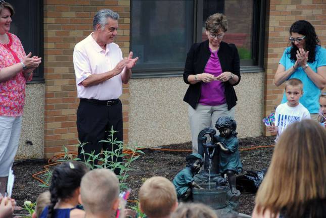 Sanfordville Elementary has a new butterfly garden Sanfordville librarian Linda DeVries unveils the new water fountain, dedicated to Principal Roger Longfield, who is retiring.