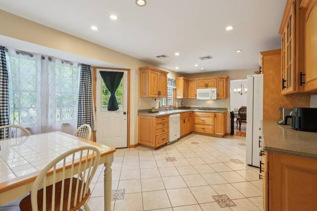 Charming Colonial in the Heart of Town Charming Colonial in the Heart of Town