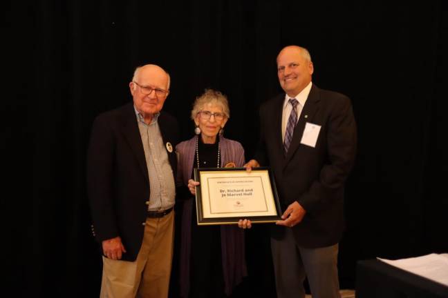 (L-R) Dr. Richard Hull, Jo Marvel Hull, and OCLT Board President Lewis Lain.