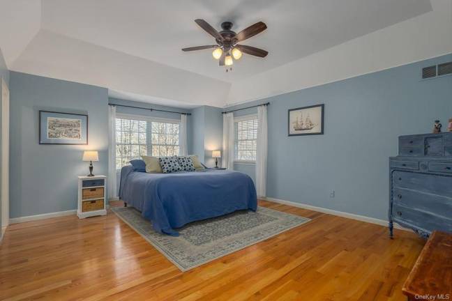 Stylish, classic colonial in great area Stylish, classic colonial in great area