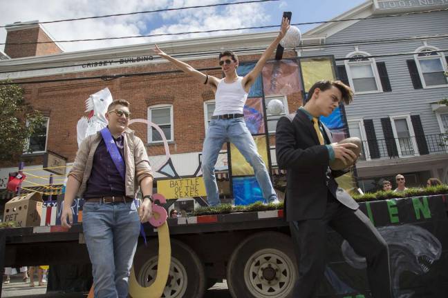 Crowds enjoy Homecoming Day Parade on Main Street Photo by Lisa Ramirez Local and school officials served as judges and voted first place to the seniors for their 1970s float, which included a performance by students before the judges that included depicting the Watergate investigation.
