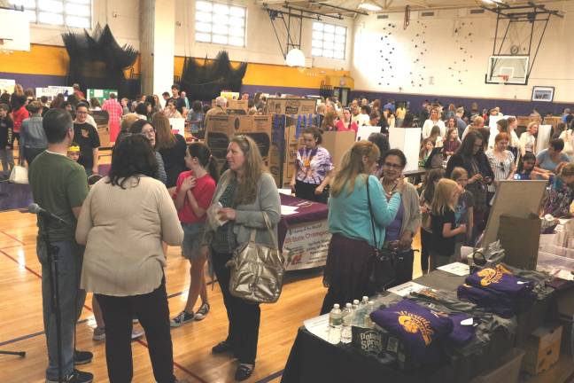 Warwick School District hosts sixth annual STEAM Fair Photos by Roger Gavan On Friday evening, May 10, the Warwick Valley School District held its annual STEAM (Science, Technology, Engineering, Arts and Mathematics) Fair and Art Show/Chair Auction at the Warwick Valley High School.
