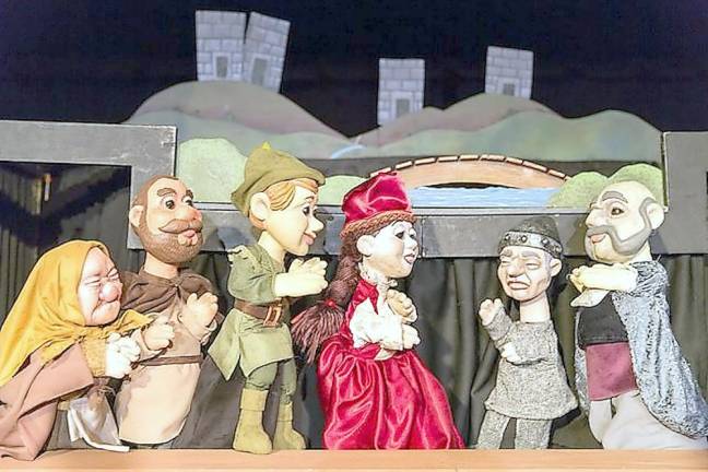Brad Shur of Paper Heart Puppets will be one of the special guests at Hathorn Founders’ Day on Saturday, May 22, with scenes from Robin Hood.