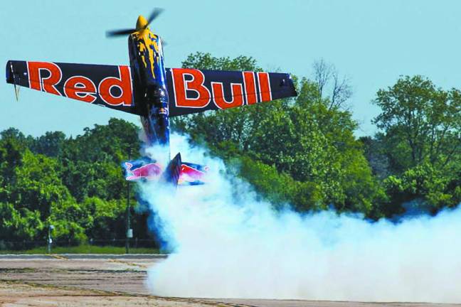 Look, up in the sky, it's the air show Look, up in the sky, it's the air show