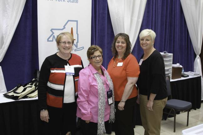 Florida nurse practitioner spotlighted at state conference Nurse Practitioners Dorothy Day and Alice Looney, left, stand with fellow NPA member Sue Hubbard and Florida Nurse Practitioner Alisha Fuller.