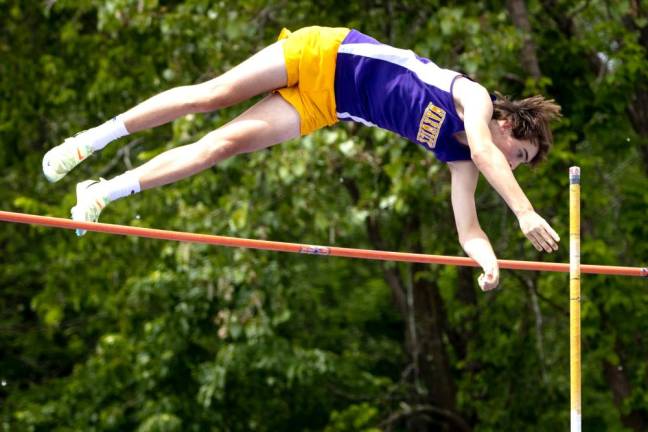 Luke Beattie Clears 15’3” to win the NYSPHSAA State Championship in the Pole Vault at Middletown HS on June 9, 2023.