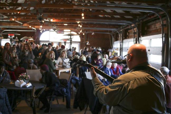 Applewood Winery hosts Frostbite Weekend Feb. 16 through 19 Jeremy Langdale & Friends will be playing Saturday, Feb. 17, from 1 to 5 p.m., during Frostbite Weekend at Applewood Winery.