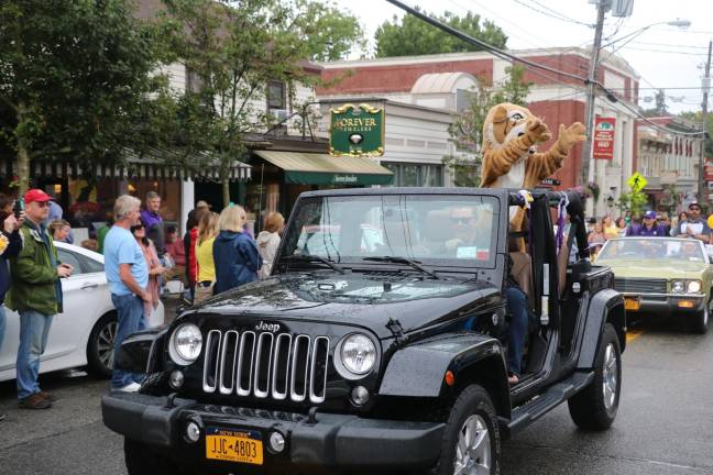 Crowds enjoy another Homecoming Day Parade on Main Street The Wildcats mascott greated the crowds.