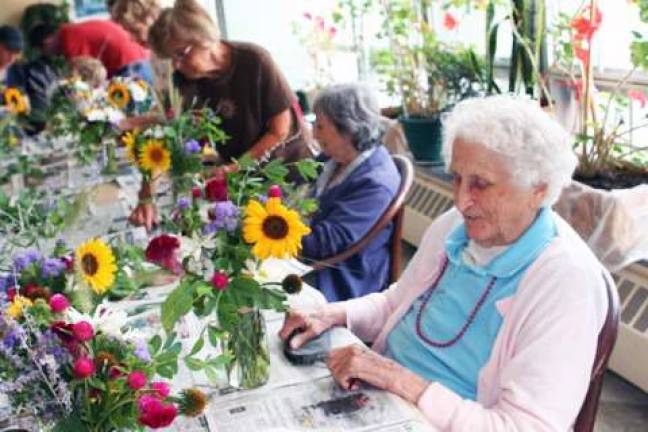 Gardeners bring summer to Mt. Alverno Gardeners bring summer to Mt. Alverno