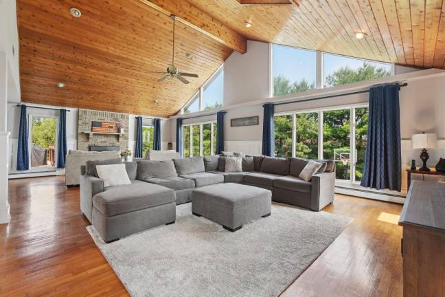 Dream Home has Billiard Room Dream Home has Billiard Room
