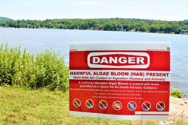 Photo by Garrett Hemmerich A lakeside sign at Brown's Point Park in New Jersey warning of danger of harmful algae bloom was put up by the state Tuesday morning.