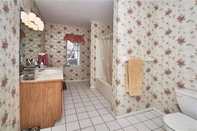 A wonderful home awaits with an excellent location and a maintenance-free lifestyle A wonderful home awaits with an excellent location and a maintenance-free lifestyle