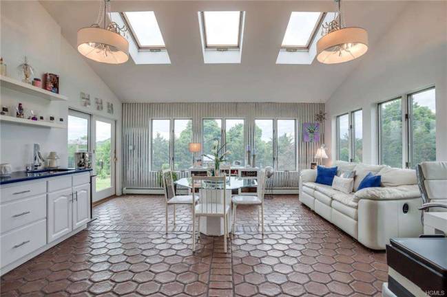 Spacious, impeccable and well-appointed Spacious, impeccable and well-appointed