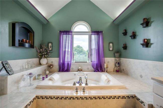 Spacious, impeccable and well-appointed Spacious, impeccable and well-appointed
