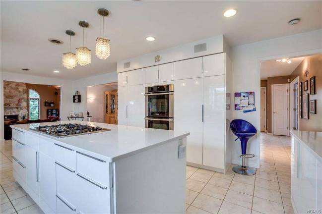 Spacious, impeccable and well-appointed Spacious, impeccable and well-appointed