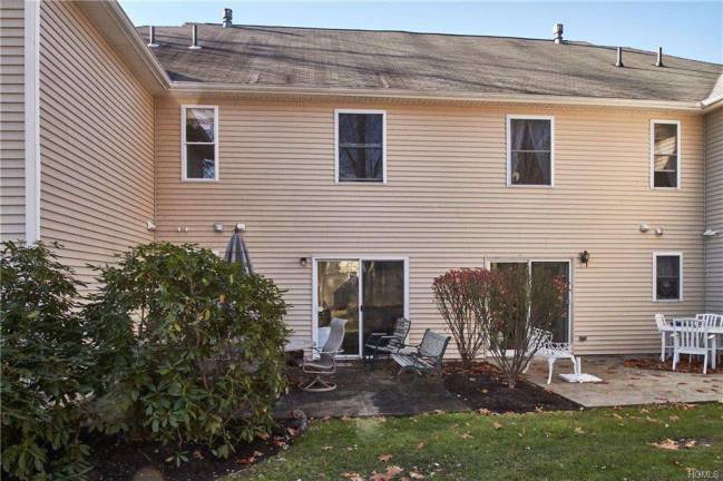 A wonderful home awaits with an excellent location and a maintenance-free lifestyle A wonderful home awaits with an excellent location and a maintenance-free lifestyle