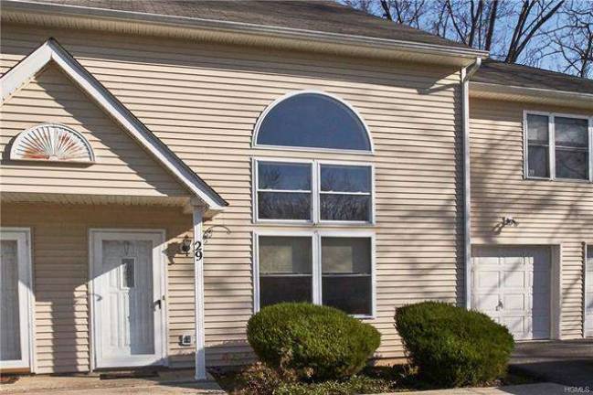 A wonderful home awaits with an excellent location and a maintenance-free lifestyle A wonderful home awaits with an excellent location and a maintenance-free lifestyle