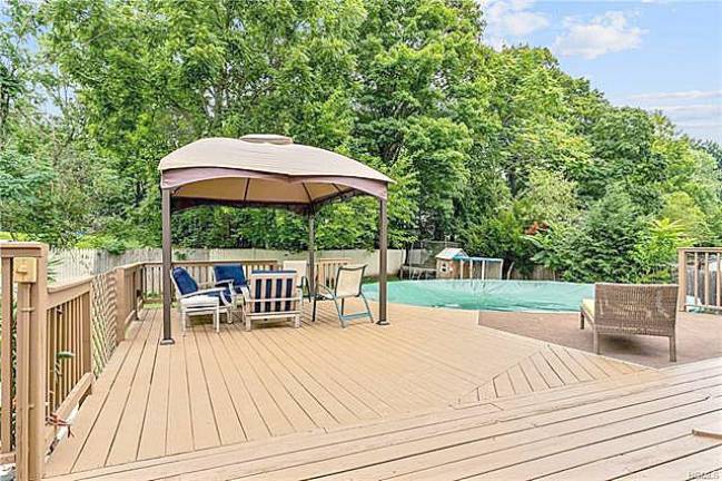 This spacious home in Warwick is a must see is This spacious home in Warwick is a must see is