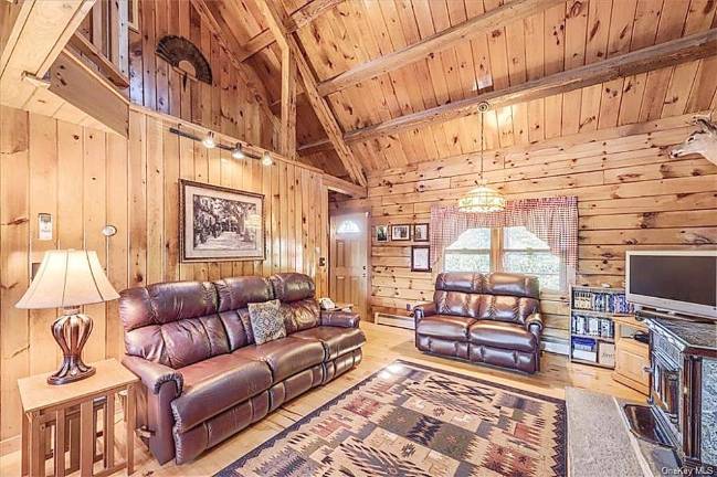 Bucolic and stylish log home on nine acres Bucolic and stylish log home on nine acres