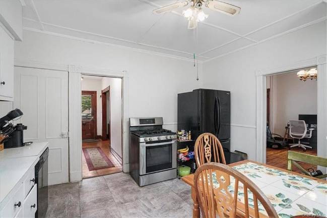 Vintage home offers yesteryear charm Vintage home offers yesteryear charm