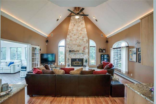 Spacious, impeccable and well-appointed Spacious, impeccable and well-appointed
